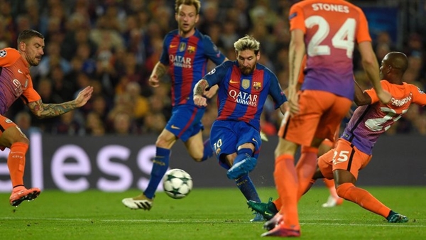 barcelona - manchester city maçında messi şut çekiyor